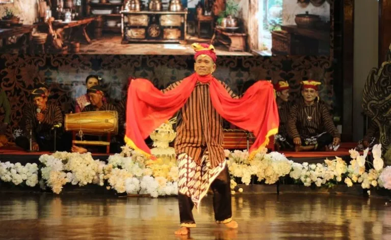 Kisah 'Pak Kijo Tani' Boyong Seni Emprak Rembang Memukau Ribuan Pengunjung di TMII Jakarta