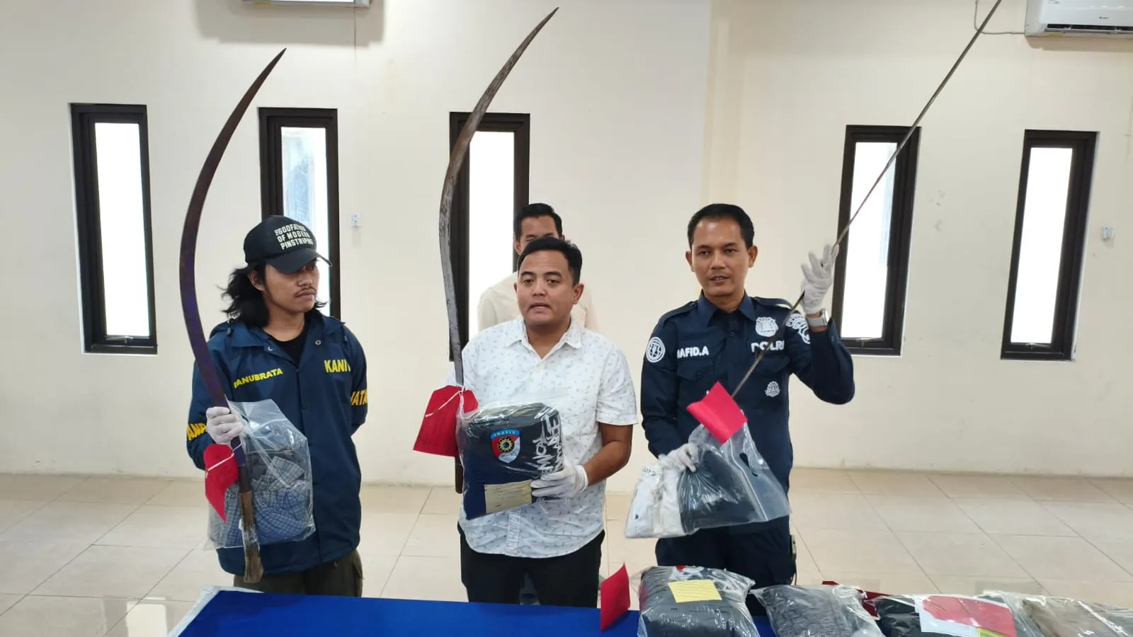 Menyingkap Sengkarut Gangster Remaja di Pati, Pasokan Celurit Raksasa 1,2 Meter hingga Perburuan Anggota "WKWK" dan "Pati All Star" yang Buron