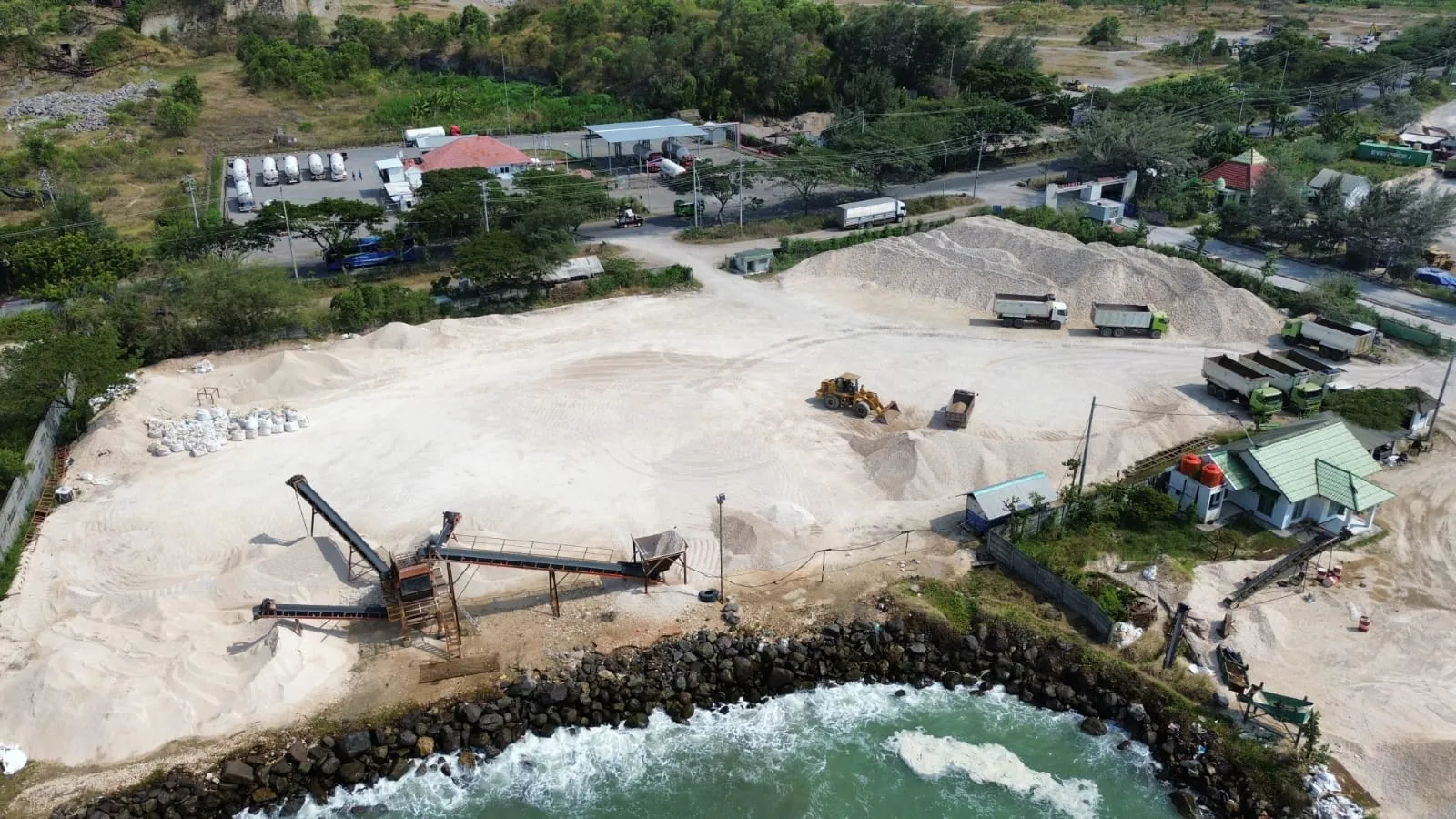 Aktivitas Crusher di Terminal Sluke Diduga Tak Berizin, Pemkab Rembang Sebut Wewenang Kemenhub