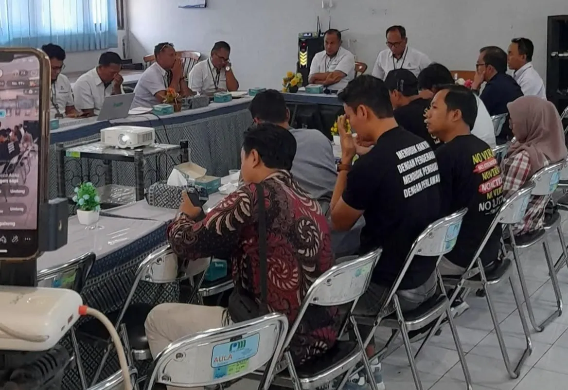Dua Kali Disomasi Terkait Air Macet dan Denda 10%, Warga Pati Geruduk PDAM Tirta Bening; Plt Dirut Janji Normalisasi 3 Hari