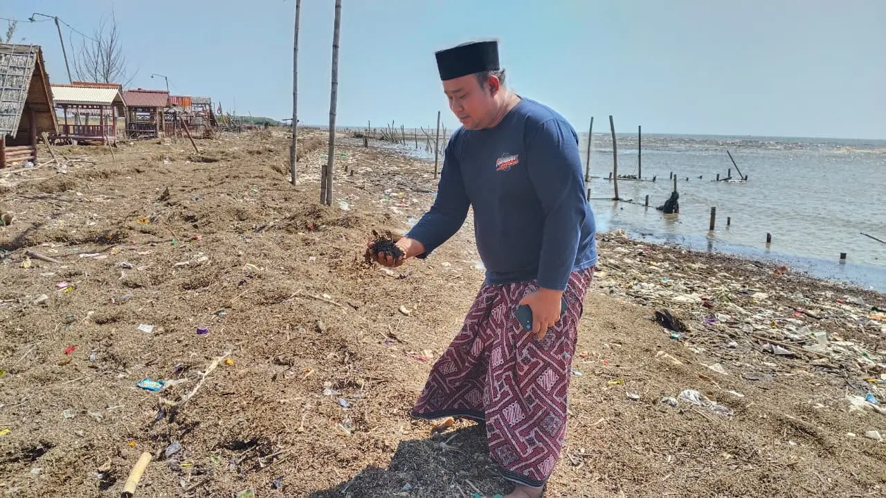 Pantai Lestari Margoyoso Dipenuhi Sampah dan Puluhan Ton Limbah Tapioka
