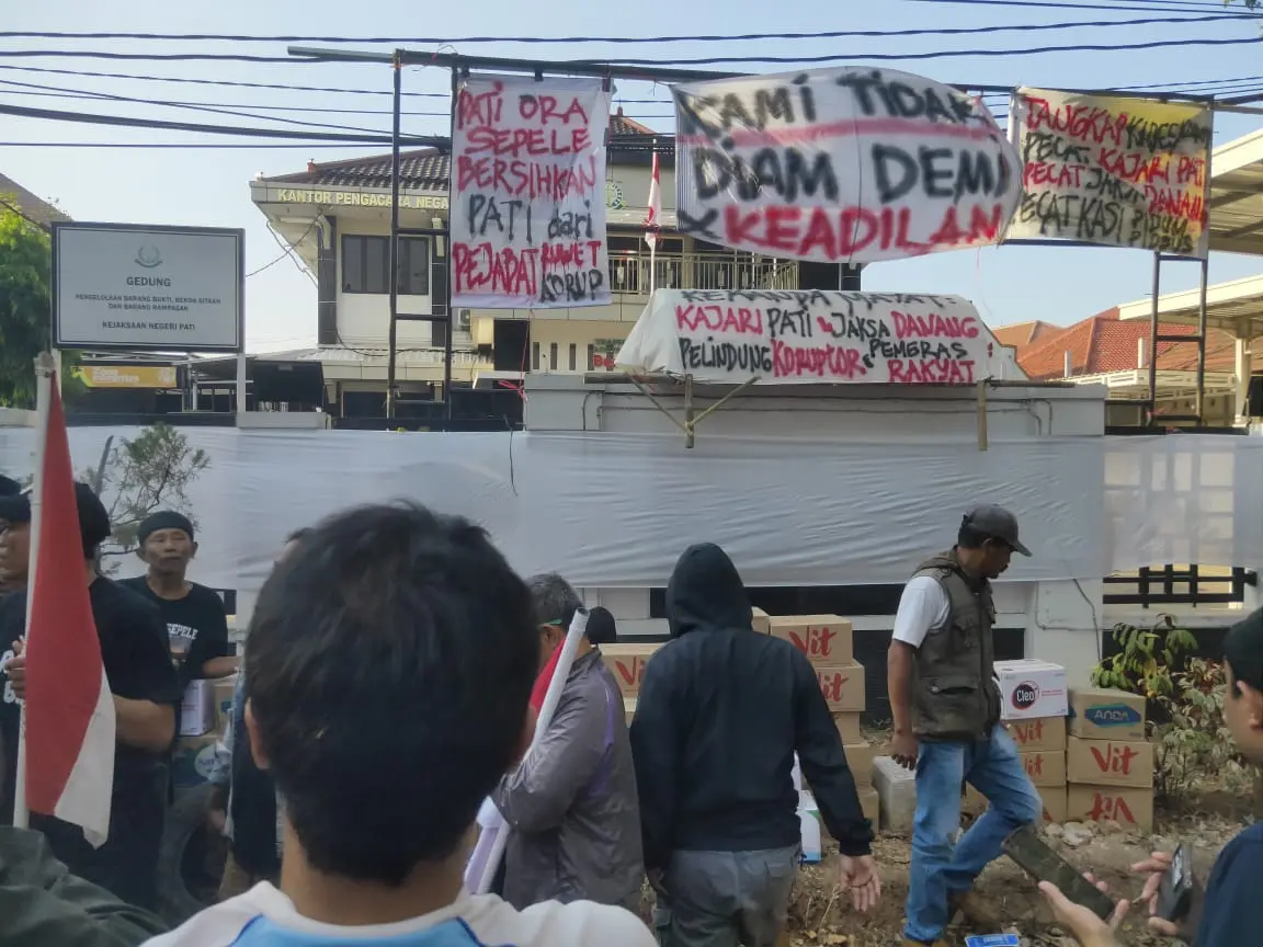 Demo di Kejari Pati Memanas, Kajari dan Jajaran Tak Temui Massa Aksi