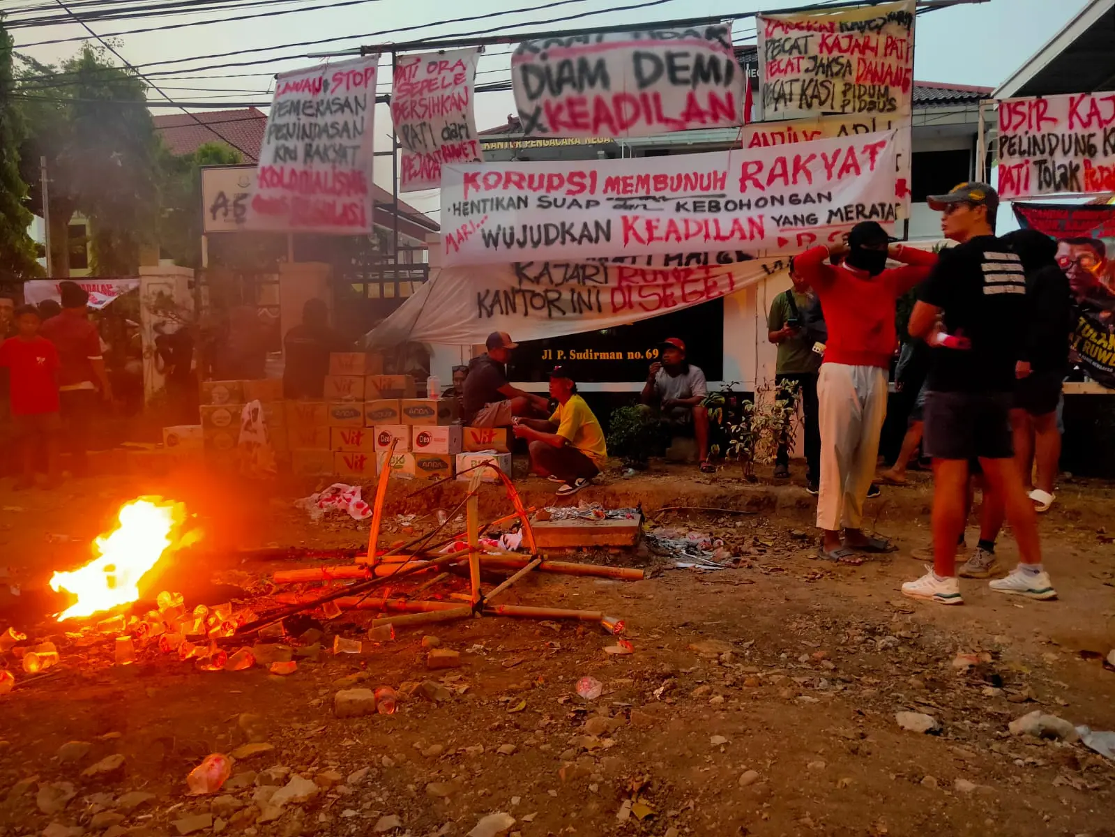Audiensi Batal Terlaksana, Massa AMPB Pertanyakan Larangan Dokumentasi di Kejari Pati