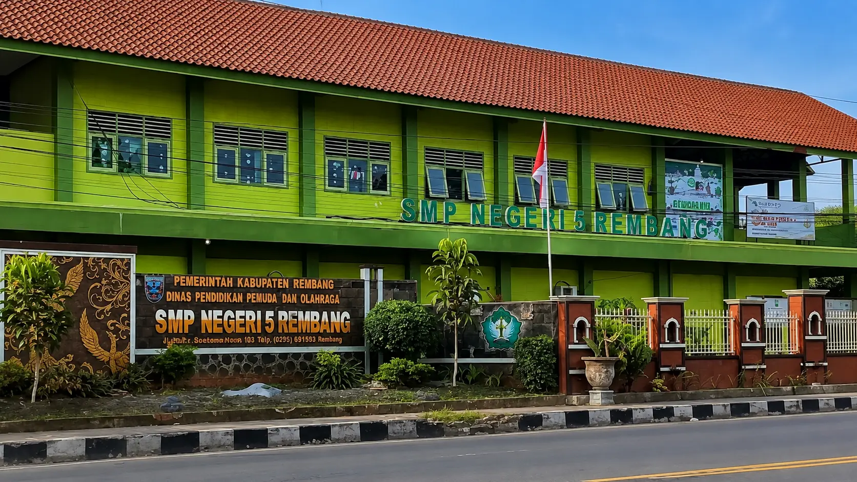 Usai Santap Telur Balado Menu MBG, Ratusan Siswa dan Guru SMPN 5 Rembang Diduga Keracunan Massal