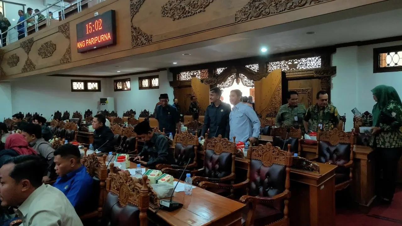 Tumben, Seluruh Camat dan Kepala Dinas di Pati Hadir Semua di DPRD